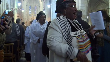 Prêmio Nobel da Paz Desmond Tutu é hospitalizado