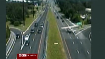 EE.UU.: Impresionante aterrizaje de avioneta en una carretera
