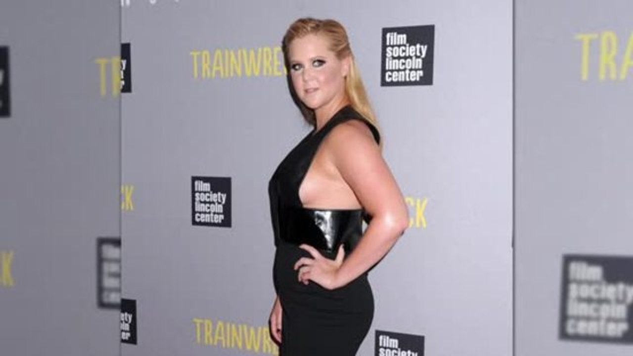 Amy Schumer Bares Side Boob At Premiere