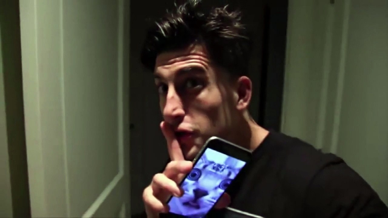 Uyuyan sevgilisine öyle bir şaka yaptı ki...