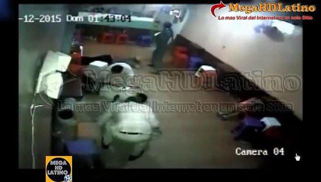 3 ladrones roban un bar agreden y disparan a sus victimas