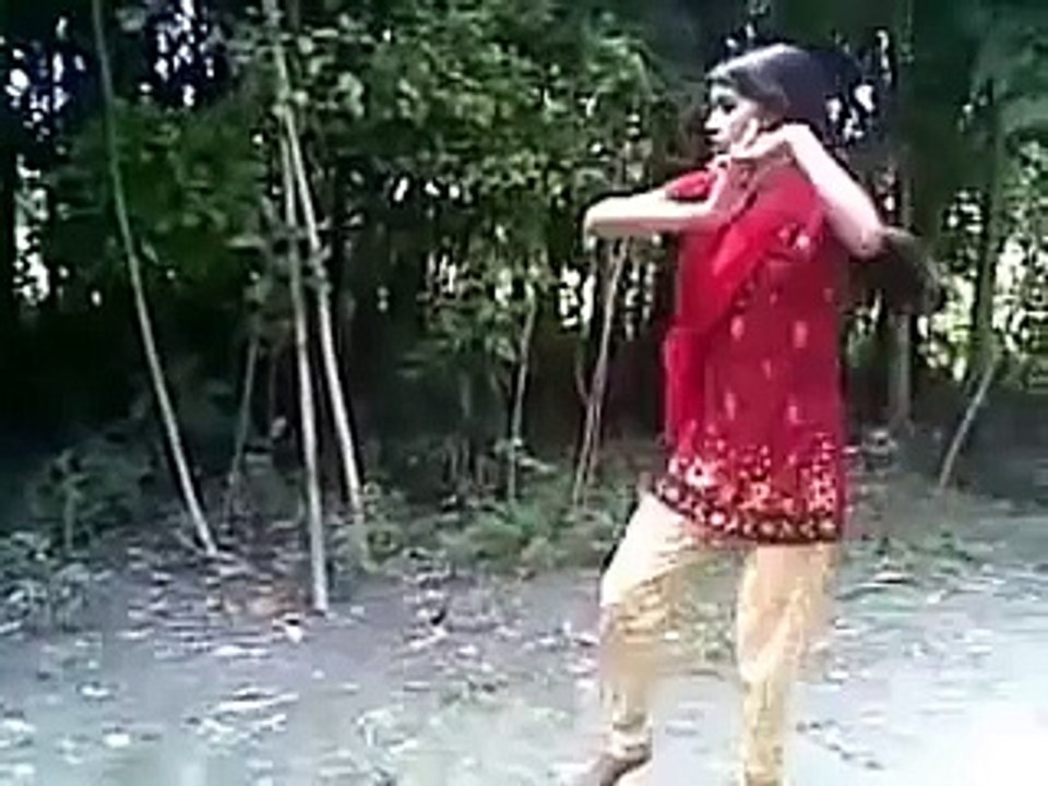 Bangladeshi Village Girls funny amateur dancing