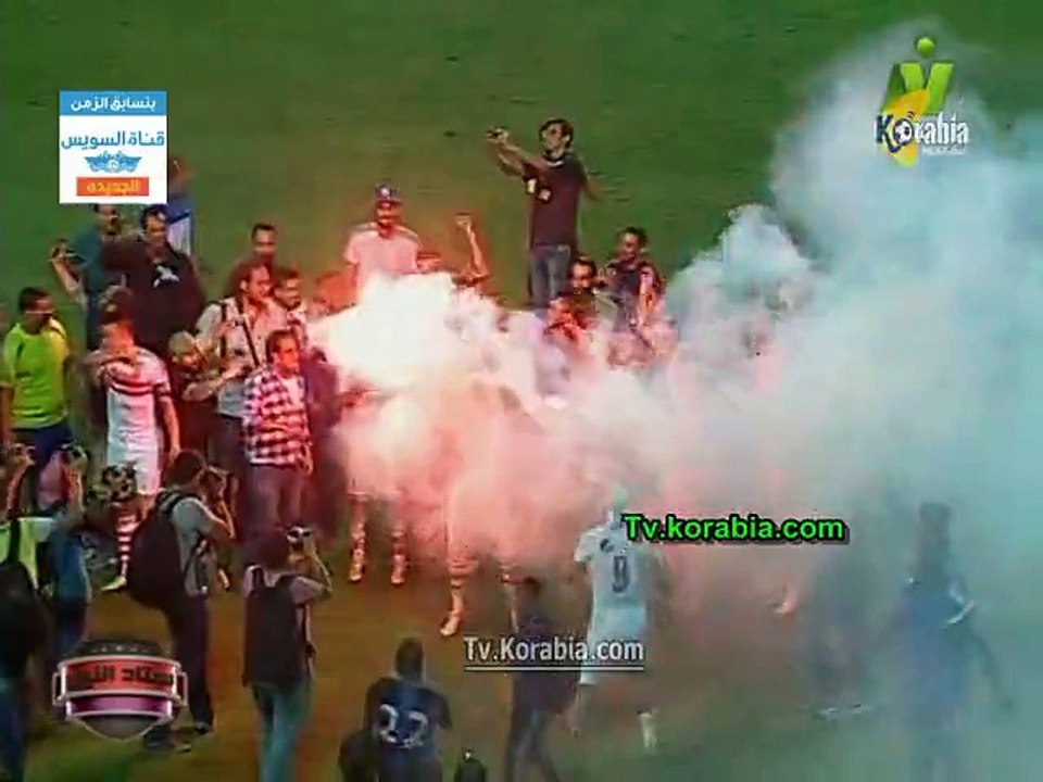 لاعبي الزمالك يشعلون شمروخ إحتفالا بالدوري