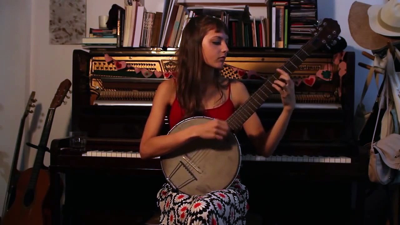 Mallu Magalhães - Velha e Louca