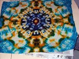 How to TIE-DYE a CIRCLE design... (from folding to dying).