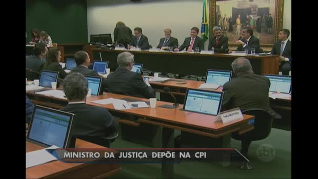 Ministro da Justiça diz que não pode controlar as operações da PF