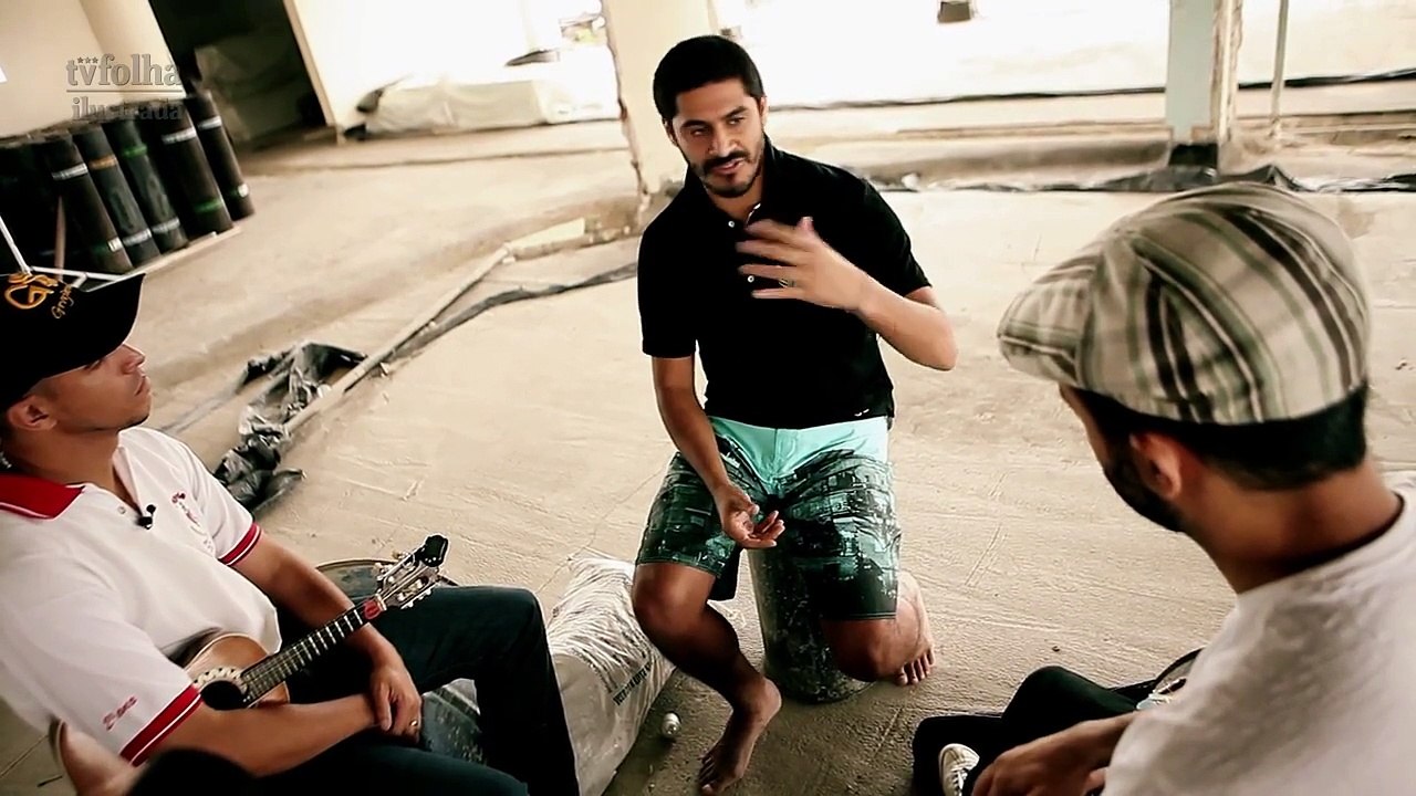 Criolo canta "Linha de Frente", do álbum "Nó na Orelha"