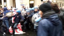 Torino 15N: la polizia carica gli studenti