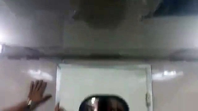 فيديو مباشر من داخل قطار تونس-قابس إثر توقف رحلته التي تعطلت في سوسة بسبب عطب فني :o شوفو لفضايح !!!