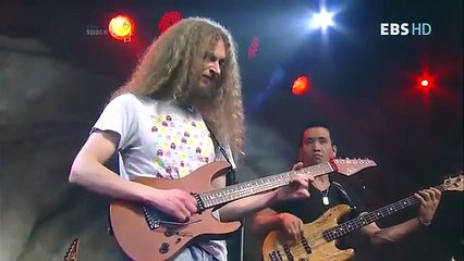 Smoke On The Water   Guthrie Govan with Kim Se Hwang(HQ ver).wmv