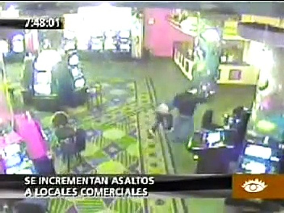 NOTICIAS PERU: ROBOS EN CASINOS Y APRA EN TURBULENCIA