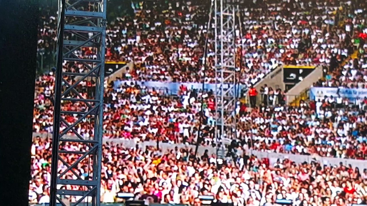 Helene Fischer Farbenspieltour Dresden  2015  ... live  ..Wir sitzen alle in einer Sauna