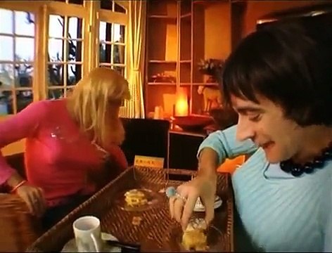 Samantha Oups ! Samantha fait son grand ménage