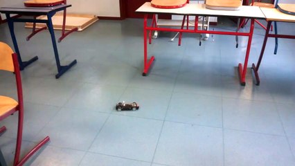 VOITURE MODÈLE ÉLÈVE RADIOCOMMANDÉE