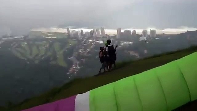 choc entre un deltaplane et un parapente