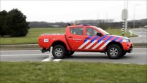 Brandweer Ouddorp, Ambulances en veel Politie met spoed naar een melding op de N57 thv Ouddorp Zh