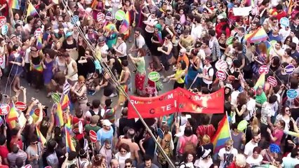 Onur Yürüyüşü'nde Dans...