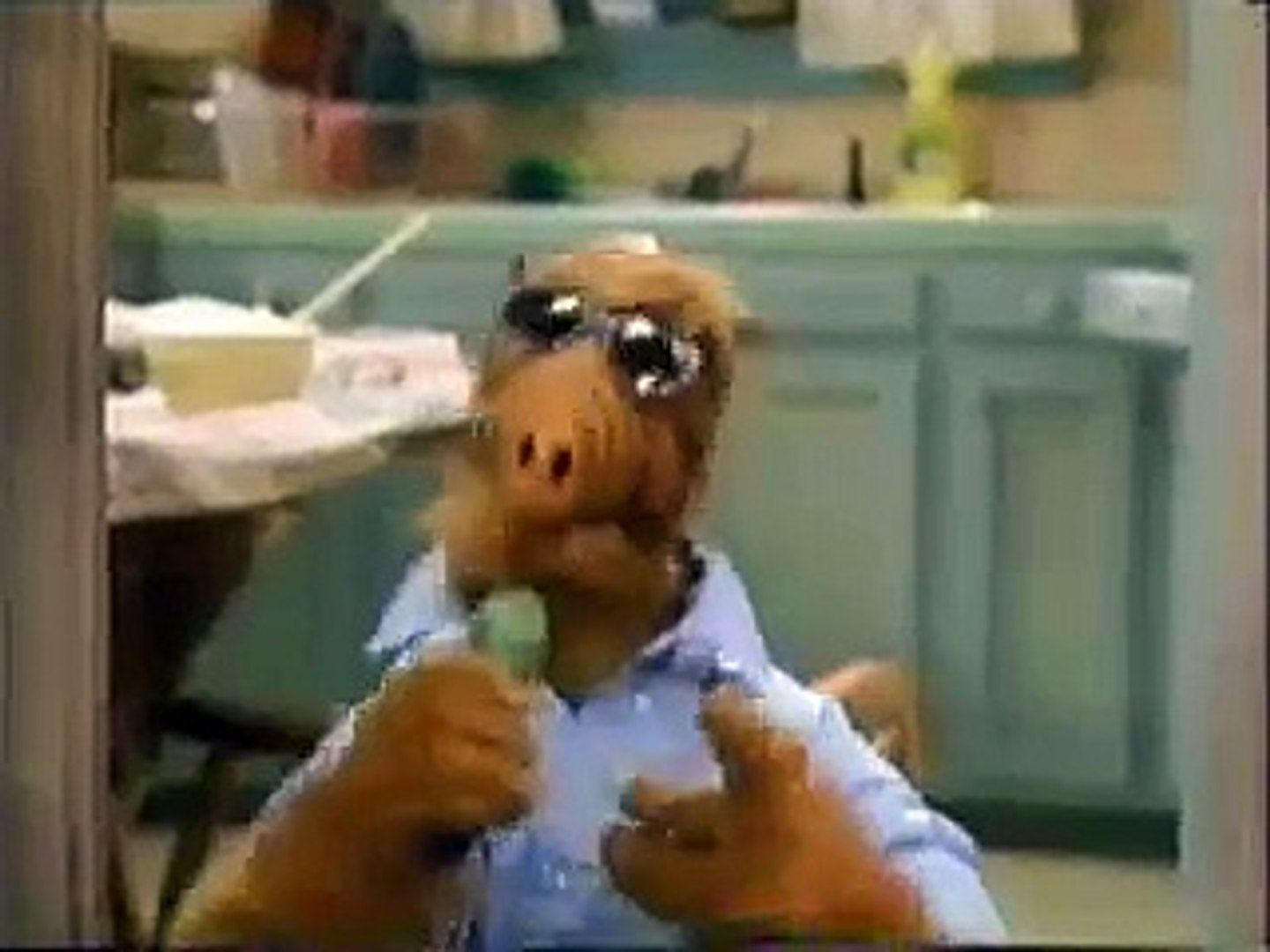 ALF doing Bob Seger - Old Time Rock'nRoll - video Dailymotion