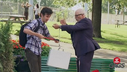 Exploding-Suitcase-Prank