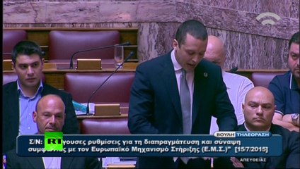 Grèce : un député d’extrême droite déchire le texte de l’accord européen