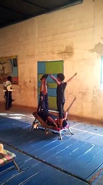 Numéro d'acrobatie par les frères Yeneta