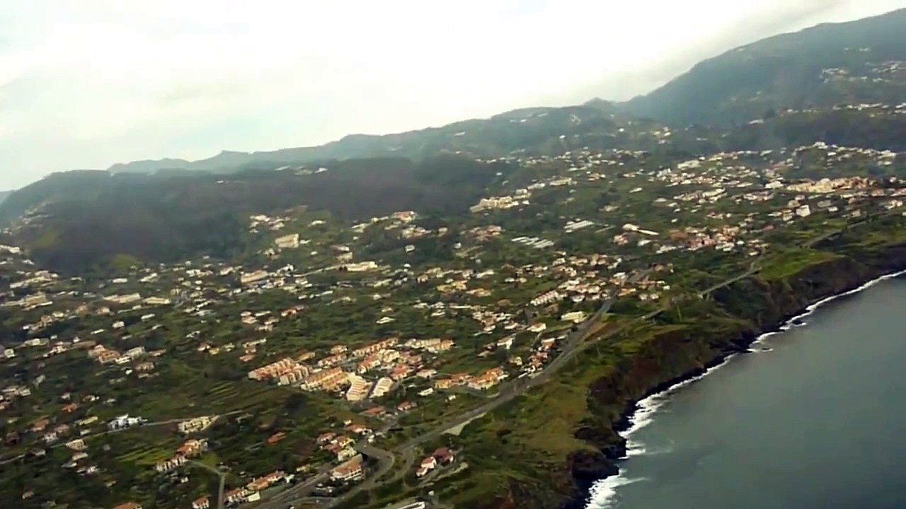 Airbus A320 Landing Funchal Madeira Cockpit view HD