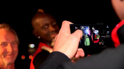 Liverpool - Mamadou Sakho pose avec un koala
