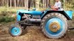 traktor Zetor 25 odváží dřevo z lesa