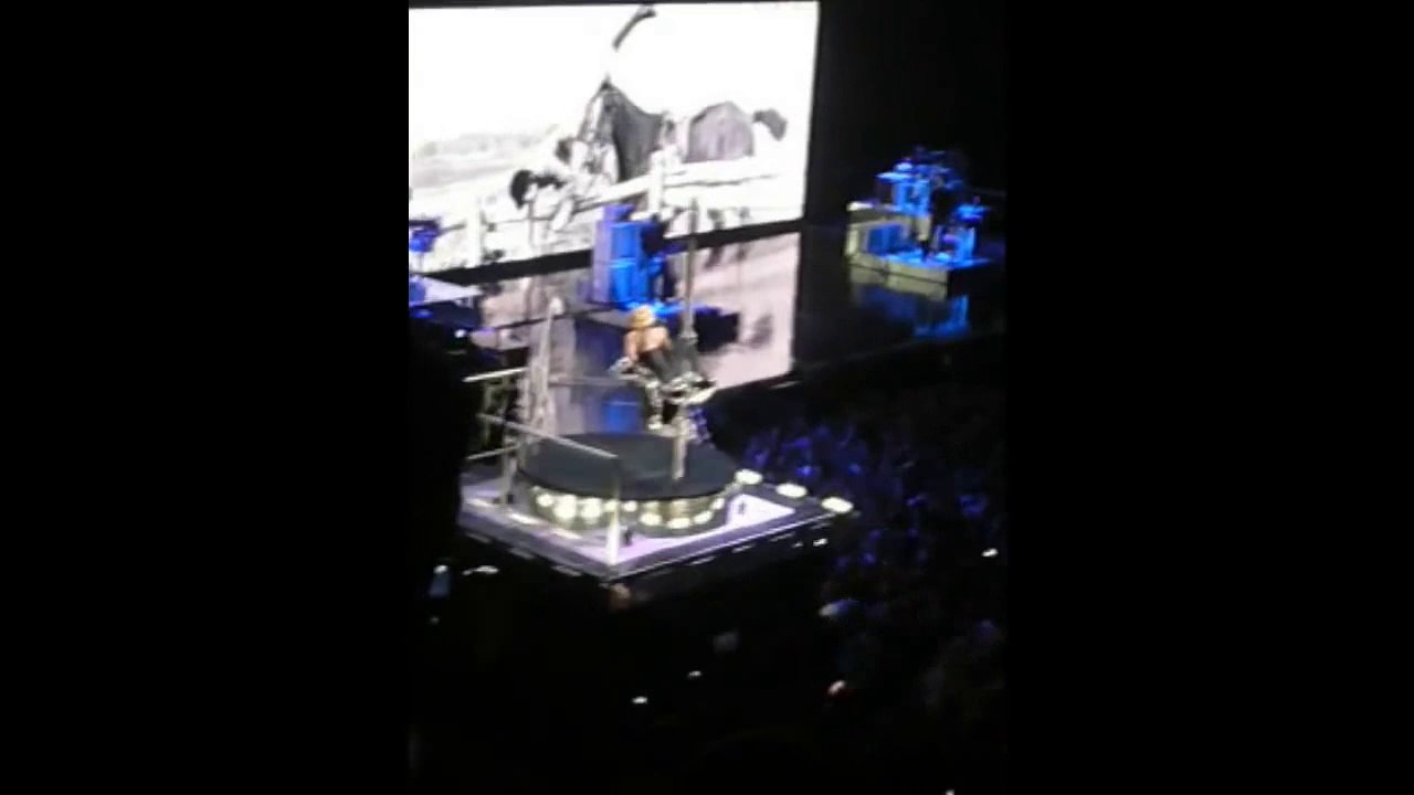 Madonna - extract from the title "Like A Virgin" - Paris 2006 - " Confessions Tour "