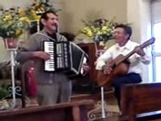Luis Alfonso Natareno y hno. Fernando en la Iglesia Adventista 7mo. día, mov. ref. Quiché.