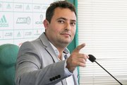Alexandre Mattos cita importância de elenco forte e nega saída de jogadores