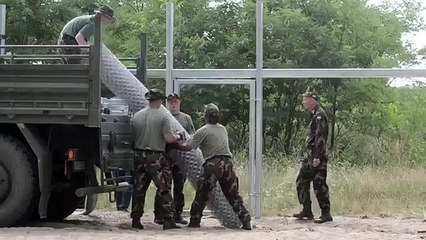 Hungría levanta una valla frente a Serbia para evitar la entrada de inmigrantes