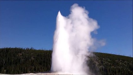 Yellowstone National Park - Hot Springs, Geysers and Mudpots