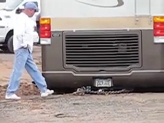 Albuquerque Balloon Fiesta 2008, RV stuck in mud