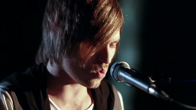 Adele - Set Fire To The Rain Live (RUNAGROUND Cover)