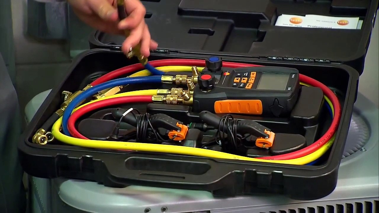 Using a testo 550 Digital Manifold to Charge an AC System