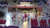 El Papa inicia la liturgia del Viernes Santo