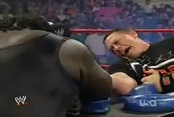 Video herunterladen: WWE John Cena vs Mark Henry Arm Wrestling