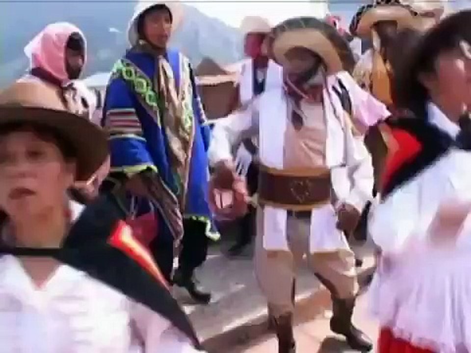 Juan Cáceres y Los Reyes de la huaylia Antabambina (Calle Derecha)