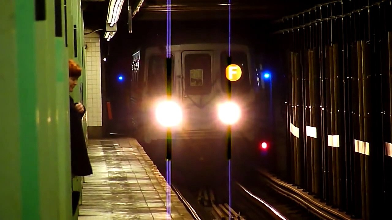 R46, R160 F, R160 E Local and Express trains at 75th Avenue