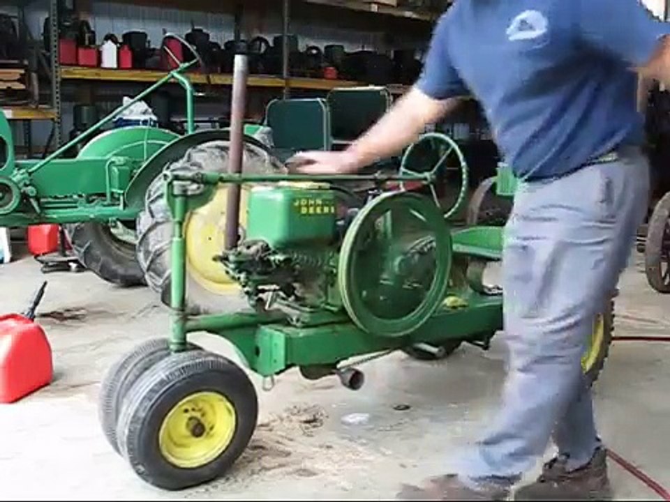 Home made John Deere Tractor hit and miss engine