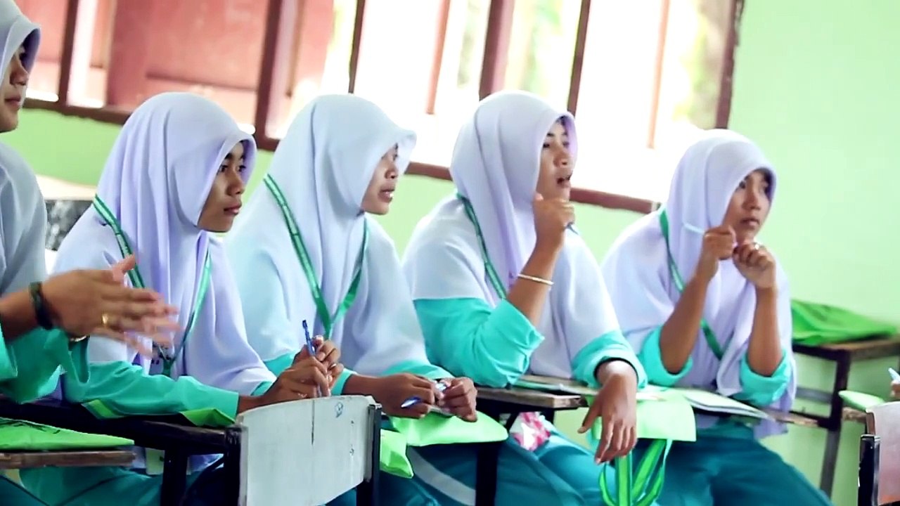 FUNNY LANGUAGES AND ISLAMIC LEADERSHIP THAI