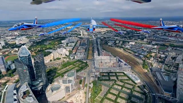Caméra embarquée sur un avion de la Patrouille de France - Survol de Paris - défilé aérien 14 juillet 2015