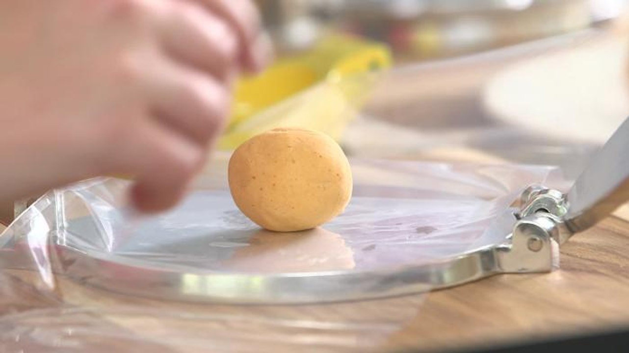 How to Use a Tortilla Press