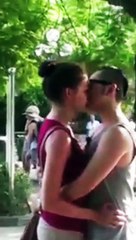 Clip hôn gái xinh trai đẹp gây quỹ giúp người khuyết tật