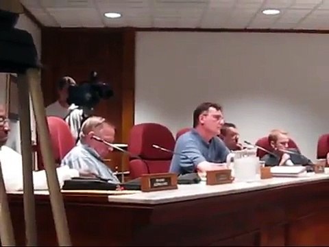 QUINCY ILLINOIS ALDERMAN DUESTERHAUS OPPOSES FREE SPEECH OF THE CITIZENS
