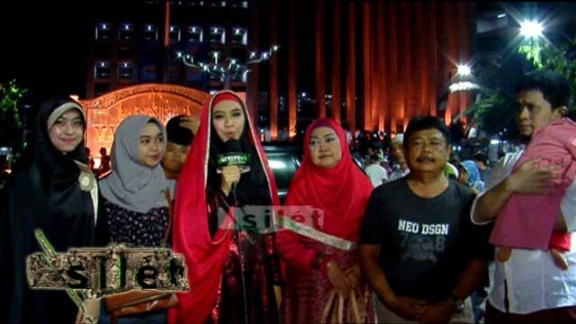 Sukacita Keluarga Oki Setiana Dewi di Malam Takbiran - Silet 17 Juli 2015