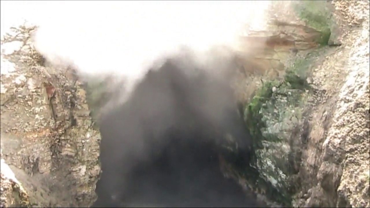 Mammoth Hot Springs, The Dragon's Mouth, Yellowstone, Wyoming - USA Holidays