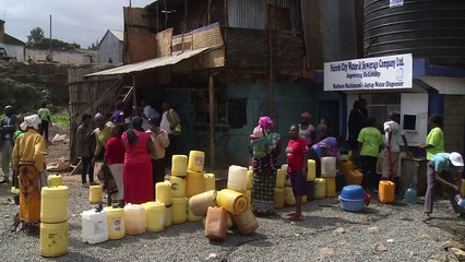 Des distributeurs d'eau potable et abordable à Nairobi