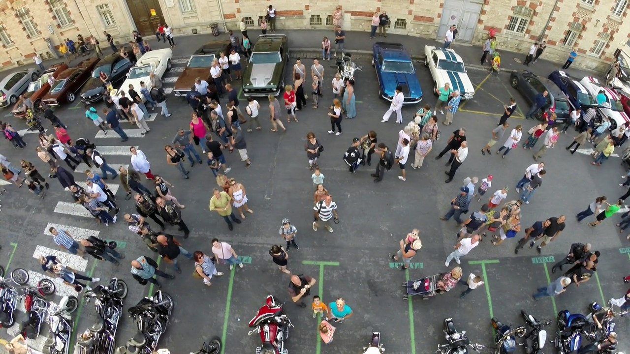 chalons vegas défilé de Mustang et de Harley